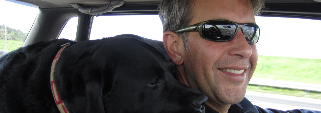 Jervis en Owie in de auto